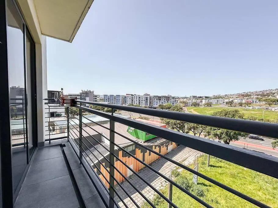 Apartment Chic 1-Bedroom Retreat With Mountain Views Cape Town