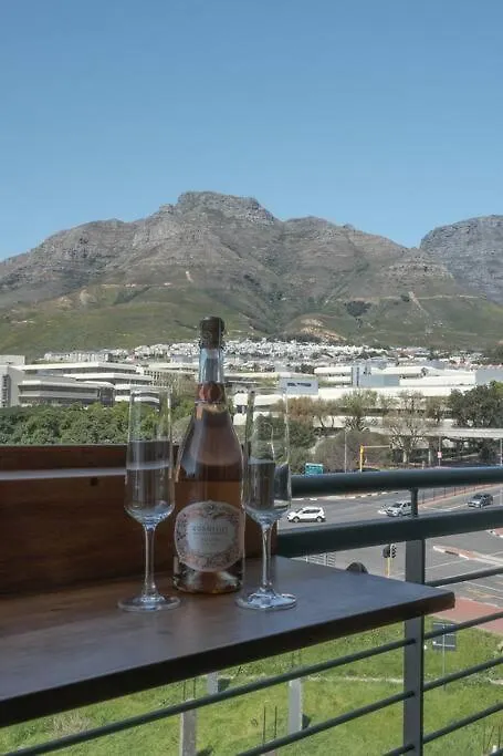 Chic 1-Bedroom Retreat With Mountain Views Cape Town Apartment
